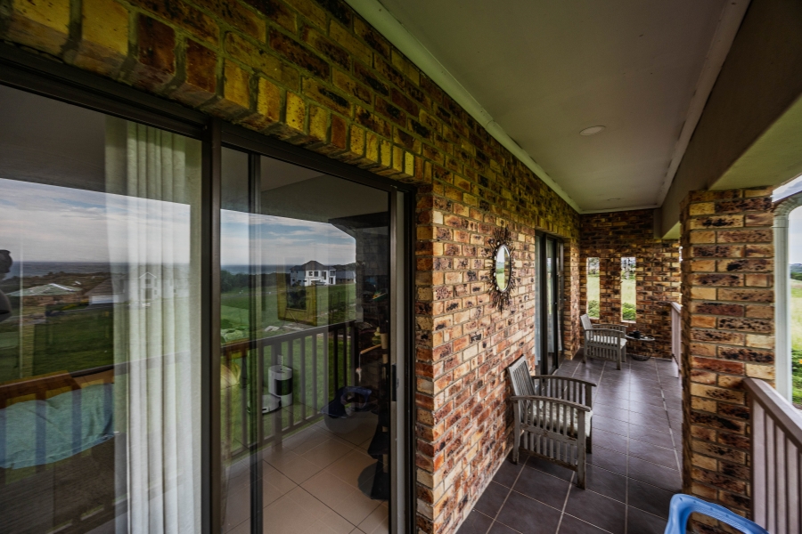 To Let 5 Bedroom Property for Rent in Cove Rock Eastern Cape